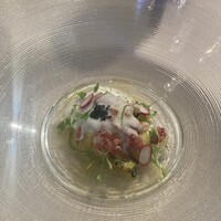 ラ・リリアーナ - オマール海老、ココナッツ風味のエスプーマ
                キャビア添え