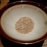 名代とんかつ かつくら - ゴマは自分で摺ります