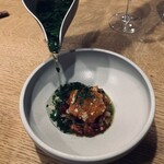 ハウスサンアントン - ソースというか出汁を注いで