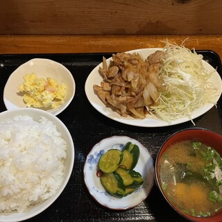 あかり - 料理写真:生姜焼き定食930円