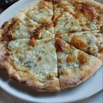 チェリーパブ白馬 - ガーリックピザ