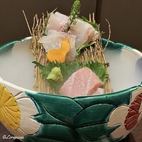 お料理 七草 - ドライアイスのスモークの演出付きの向付