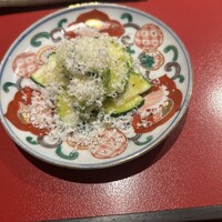 備長炭焼鳥 鳥しげ - 吉田町桑高農園の朝取れズッキーニ