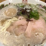 福間ラーメンろくでなし - こってりの味玉ラーメン950円！