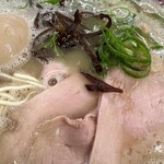 福間ラーメンろくでなし - こってりの味玉ラーメン950円！