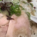 福間ラーメンろくでなし - こってりの味玉ラーメン950円！