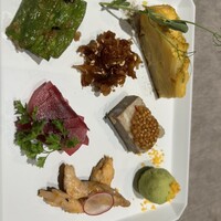 ON the TABLE CHINESE - 