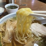 大黒食堂 - 麺もスープによく合う細めやや縮れ系