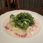 ビストロ テソロン ウナ ベッコ - 魚のカルパッチョ