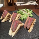 ビストロ テソロン ウナ ベッコ - フィレ肉のサンド