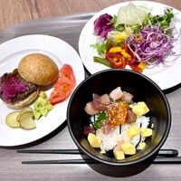 オールデイダイニング グランドエール(ヴィラフォンテーヌ グランド 羽田空港) - 那須野が原牛ハンバーガー、サラダ、海鮮丼