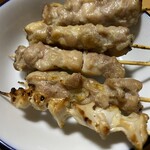 炭火やきとり 鳥信 - やげんなんこつともも（塩）