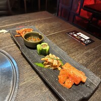 焼肉トラジ ルクア大阪店 - キムチ盛り合わせ