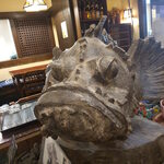 宗平 - いろり席で彫刻が目の前に！