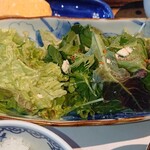 広丞庵　かのか - ハーブ入りのサラダ♪玉ねぎと赤ワインのドレッシングで