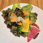 ラ・テラッツァ 芦ノ湖 - サラダは三人で取り分けた際のポーションはこんな感じ