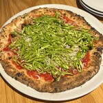 ラ・テラッツァ 芦ノ湖 - today'sSpecialはシラスと福耳唐辛子のピッツァ
      トマトソースにニンニクが効いたジューシーな一枚
      唐辛子は辛くないです笑　ししとうな感じ