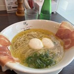 黄金の塩らぁ麺 ドゥエイタリアン - 