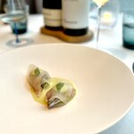 エスキス - ⚫︎純粋‥シマアジ、胡瓜、リベージュ：ソースに使用する酒粕の香りがフワッと広がり、脂ののった縞鯵が美味しい。石川の地野菜の胡瓜カリカリと食感が良く、リベージュという名のハーブが香る。酸味と旨み調和。