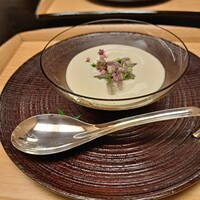 赤坂 菊乃井 - 猪口　ﾄﾏﾄすり流し 汲み上げ湯葉 順菜 花穂紫蘇