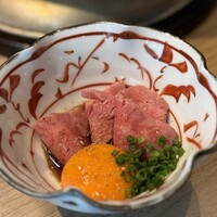 炭火焼肉 肉の匠 ひうち - 冷しゃぶ仕立てのユッケ