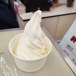 産直センターひらか - 料理写真:バニラソフト(カップ)250円