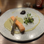 リョウリヤ ステファン パンテル - サーモンをやさしく焼いたと。ソース含め美味しすぎた
