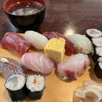 天史朗鮨 - お値段据え置き！の地魚鮨　今回も至福です(^^)
      あら汁が本当に美味しくて…骨までしゃぶってしまう