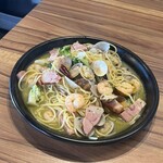 pasta家 - 海老とブロッコリーのアーリオオーリオ ¥1,450 トッピング あさり¥500 ベーコン ¥500 麺1.5