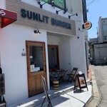 SUNLIT BURGER - 