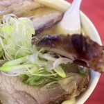 一品香 - 肩肉の焼豚。昔から、大きく厚い。