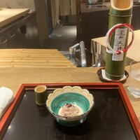室町 和久傳 - お赤飯と青竹酒