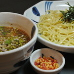 浅草名代らーめん 与ろゐ屋 - 長野県産の小麦にこだわってた、特製の平打ち太麺。