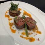 ラ ターブル ドゥ ジョエル・ロブション - メイン　仔羊背肉のロティ　クミン香る茄子のコンポートと共に