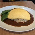 プリモピアット ル・カンパーニュ - チーズ入りチキンライスオムライスデミグラスソース