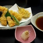 Umi No Sachi Shokudokoro Echizen - 単品にてご注文いただけます。　大きな車海老、四季のお魚お野菜の天ぷらです。