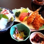 Umi No Sachi Shokudokoro Echizen - お造りA定食お造り３種にお魚揚げ物がついた定食です。