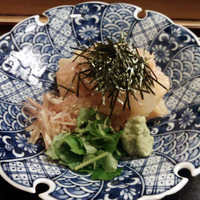 赤坂 ひかわ - 胡麻味噌風味の鯛刺身が沢山｡三つ葉・茗荷・刻み海苔・山葵でいただきます。