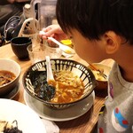 麺処 ほん田 - 珍しくスープもグイグイ飲む我が子