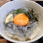 海の駅しおさい市場 - 生しらす丼！