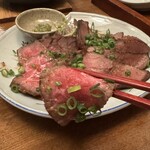 郷土酒亭 元祖 炉ばた - 牛タンと牛モモのたたき