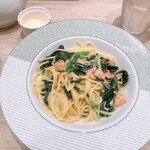 トップスカフェ 西武東戸塚店 - サーモンとほうれん草のクリームパスタ(チーズ付き)