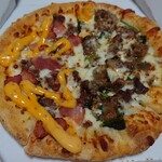 ドミノピザ - 期間限定ベーコンバーガーともっと炭火焼ビーフのハーフ&ハーフ(Sサイズハンドトスクラスト)