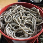 山県そば - 殻のついた蕎麦の実をそのまま挽く挽きぐるみならではの色艶