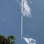 しほう田 - 飛行機雲、この日は暑かったあ(ﾟωﾟ)