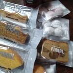 Sweets house PIMAL - 今回はこんな感じで色々購入　右下のマロンケークは米粉生地　買ったのはスライスされたものだが、大きいサイズでも売っています