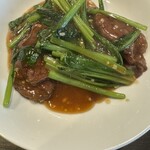 中華居酒屋 つるひめ - 牛ハラミと小松菜のオイスター炒め