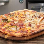 トリワイン ＰＩＫＯＳＨＨＨＵ - お任せのピザ