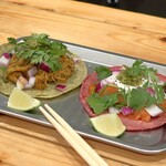 Hathor - タコス チキンティンガとサーモン