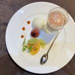 キャトルエピス - 桃のデザート